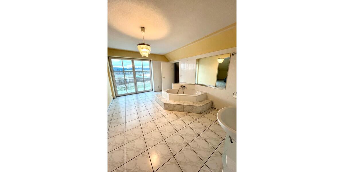 Etagenwohnung Wertingen - 7 Zimmer, 200 m&sup2;, 1.800&euro; | Angebot:25870366