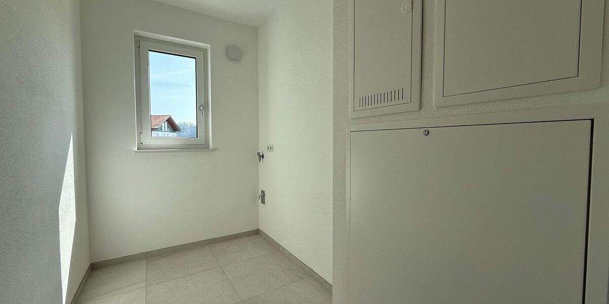 Etagenwohnung Tüßling - 3 Zimmer, 99 m&sup2;, 1.275&euro; | Angebot:26154944