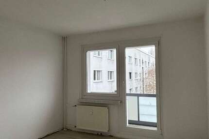 Wohnung Berlin Hellersdorf - 4 Zimmer, 69 m&sup2;, 869&euro; | Angebot:25045058