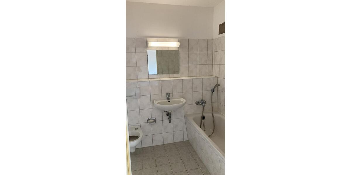 Etagenwohnung Neubrandenburg Datzeberg - 1 Zimmer, 30 m&sup2;, 210&euro; | Angebot:25976087