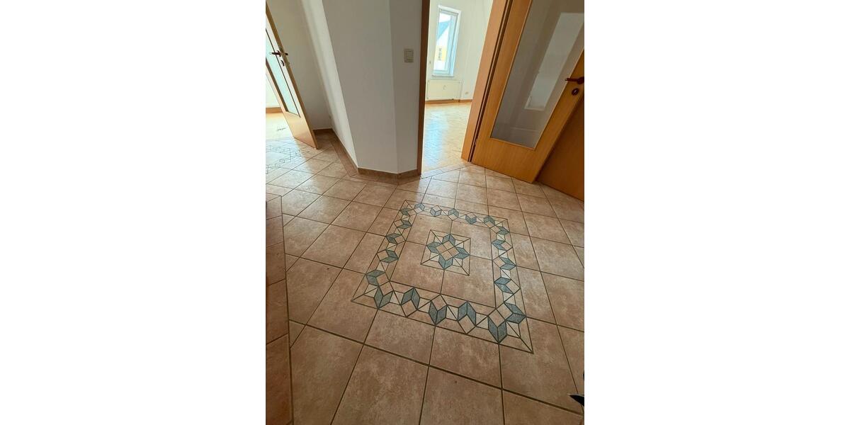 Dachgeschoßwohnung Limbach-Oberfrohna Oberfrohna - 4 Zimmer, 80 m&sup2;, 400&euro; | Angebot:26181505
