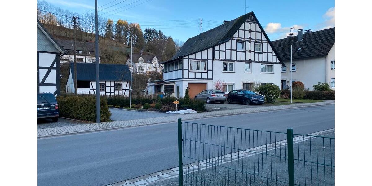 Dachgeschoßwohnung Kirchhundem - 6 Zimmer, 100 m&sup2;, 900&euro; | Angebot:26534191