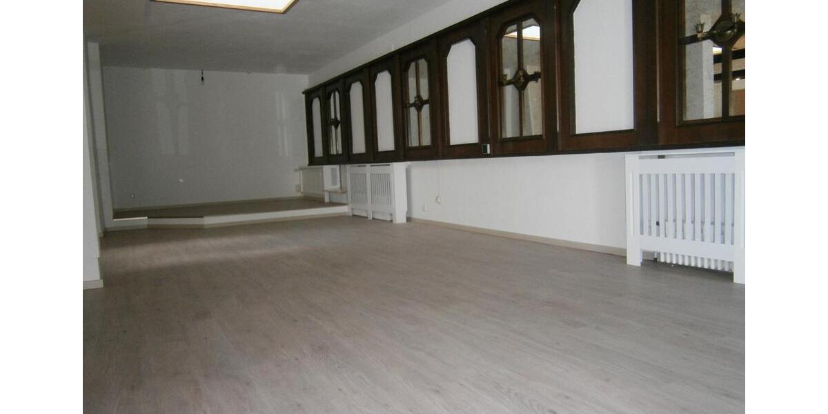Erdgeschoßwohnung Neumarkt-Sankt Veit Sankt Veit - 4 Zimmer, 150 m&sup2;, 990&euro; | Angebot:25904041