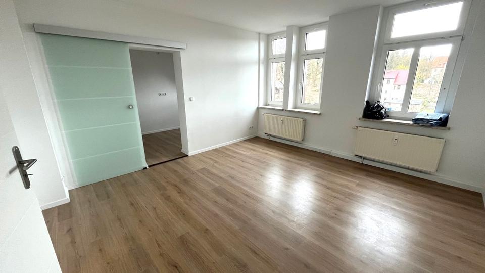 Dachgeschoßwohnung Werdau - 3 Zimmer, 64 m&sup2;, 390&euro; | Angebot:26032896