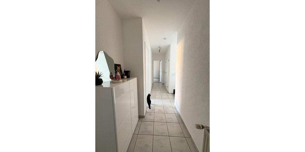 Freies Zimmer in Mädels-WG 4 zimmer