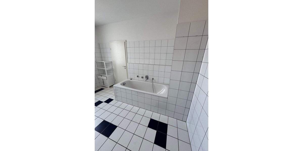 Etagenwohnung Gotha - 3 Zimmer, 94 m&sup2;, 658&euro; | Angebot:25819638