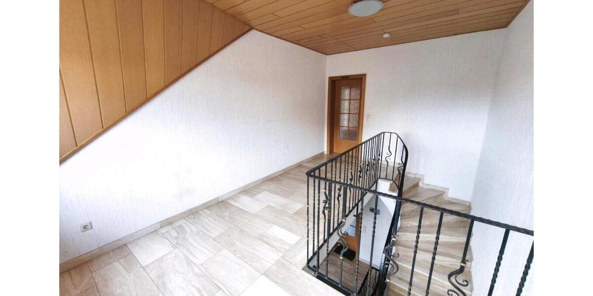 Dachgeschoßwohnung Bad Driburg - 4 Zimmer, 127 m&sup2;, 900&euro; | Angebot:25900234