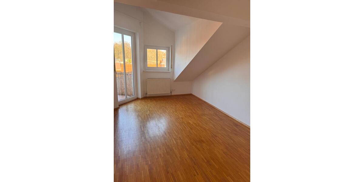 Ich biete eine charmante, lichtdurchflutete Maisonettewohnung in Kaiserslautern Mühlstrasse an. 3 zimmer