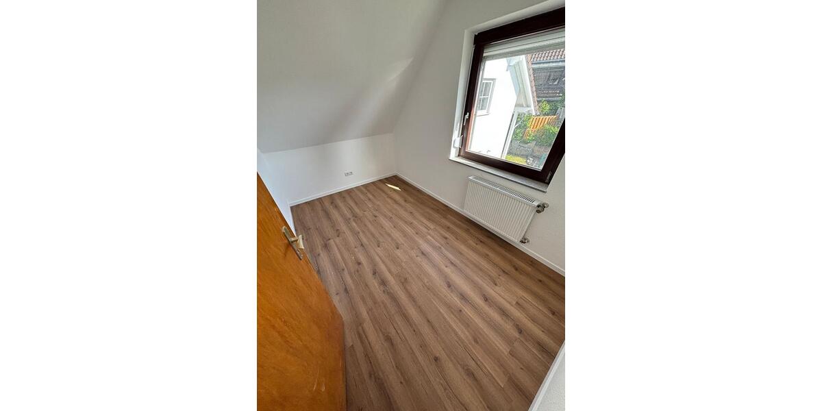 Dachgeschoßwohnung Großmaischeid - 3 Zimmer, 90 m&sup2;, 900&euro; | Angebot:26692685
