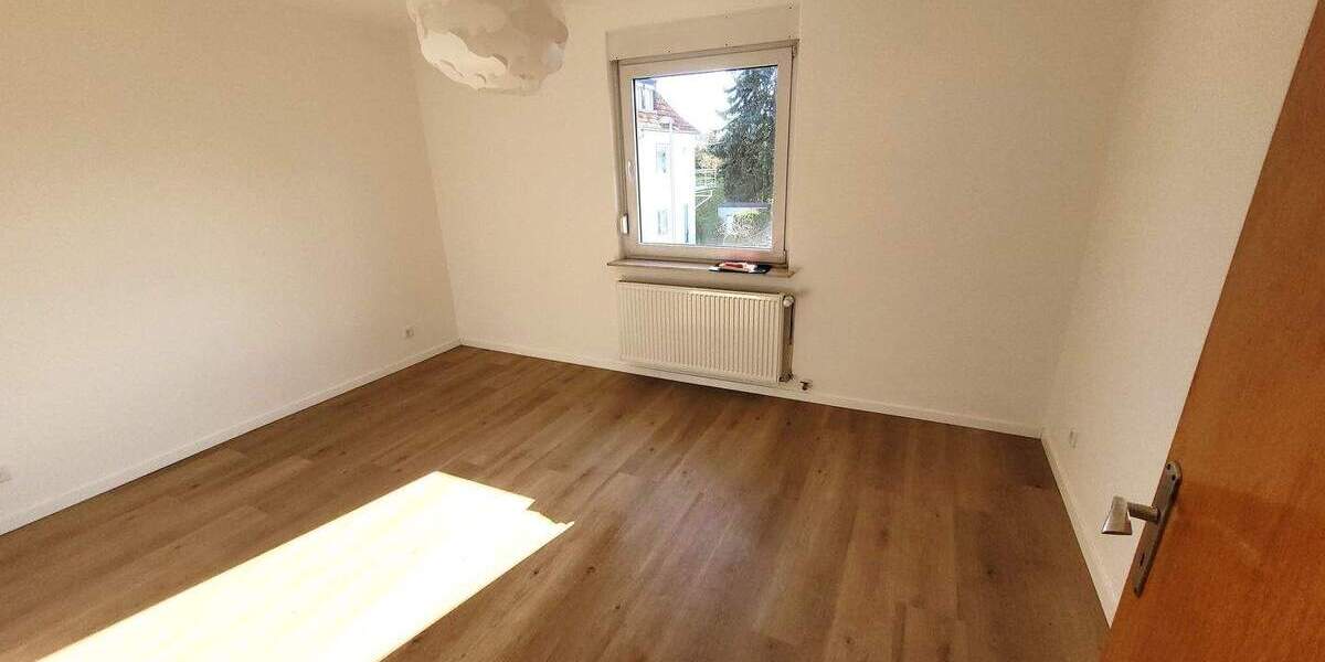 Etagenwohnung Rüsselsheim - 7 Zimmer, 120 m&sup2;, 2.600&euro; | Angebot:25998817