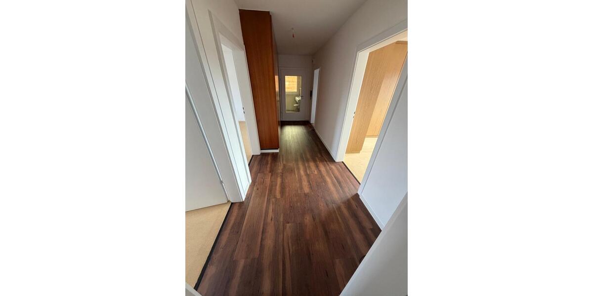Einfamilienhaus Poppenhausen - 7 Zimmer, 215 m&sup2;, 1.890&euro; | Angebot:26052533