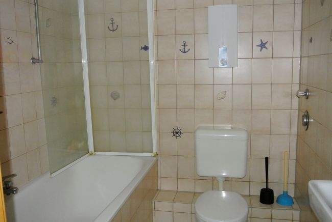 Im massiven beliebten Altbau werden Drei-Wohnungen zur Vermietung angeboten 3 zimmer