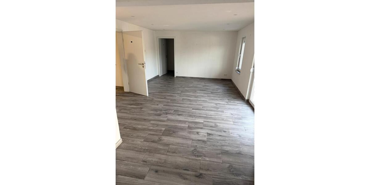 Erdgeschoßwohnung Villingen-Schwenningen Schwenningen - 4 Zimmer, 128 m&sup2;, 1.500&euro; | Angebot:26006377