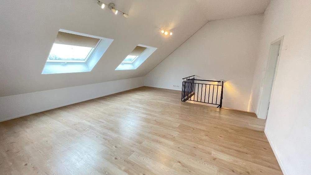 Doppelhaushälfte Holzgerlingen - 6 Zimmer, 160 m&sup2;, 3.633&euro; | Angebot:25800085