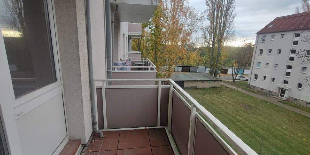 Modern saniertes Wohnglück mit Balkon und Wannenbad - sofort verfügbar in Merseburg 3 zimmer