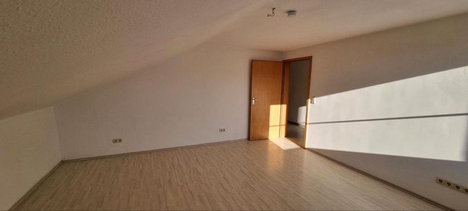 Dachgeschoßwohnung Nittenau - 4 Zimmer, 90 m&sup2;, 800&euro; | Angebot:25960610