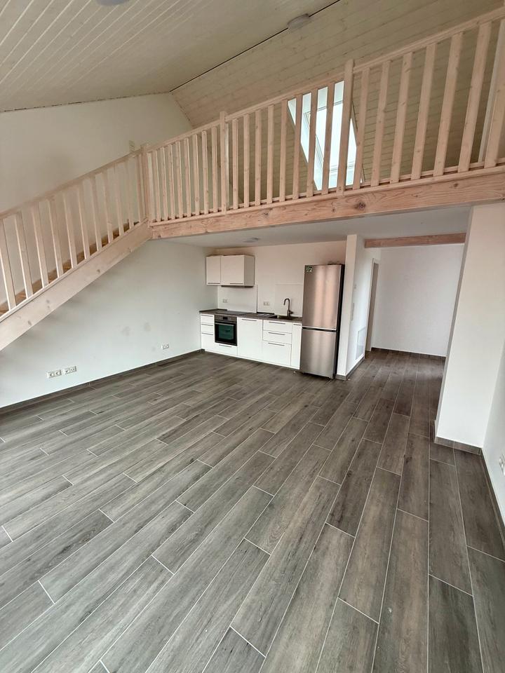 Neubau - Schöne helle DG-Wohnung im Zentrum - Markt zu vermieten
