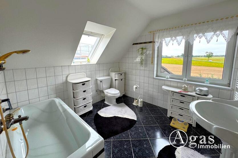 möbliertes Einfamilienhaus mit 180 m² Wohnfläche, 6 Zimmern und Pool in Ahrensfelde zimmer