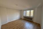 ACHTUNG: Tolle RENOVIERTE 4 Zimmer Wohnung mit Balkon!!