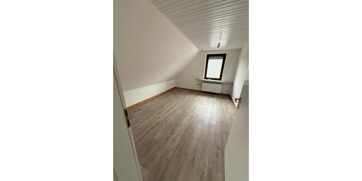 Einfamilienhaus Bergen - 5 Zimmer, 154 m&sup2;, 1.200&euro; | Angebot:26461232