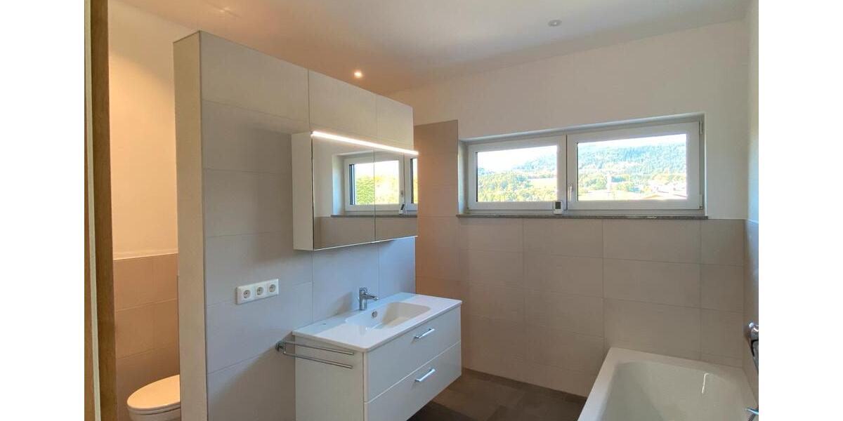 Einfamilienhaus Deggendorf - 5 Zimmer, 170 m&sup2;, 1.830&euro; | Angebot:24875077