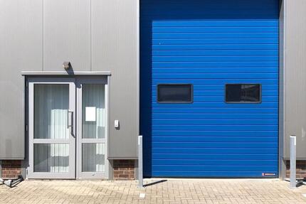 Moderne Gewerbehalle 87,50 m² – Büro, Lager & Sicherheitssystem zimmer