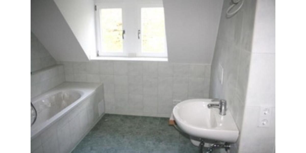 Dachgeschoßwohnung Gornsdorf - 3 Zimmer, 109 m&sup2;, 650&euro; | Angebot:21021414