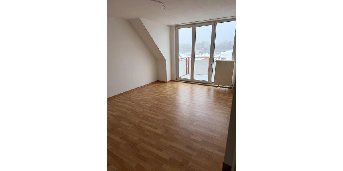 Dachgeschoßwohnung Aschersleben - 3 Zimmer, 66 m&sup2;, 430&euro; | Angebot:24862412