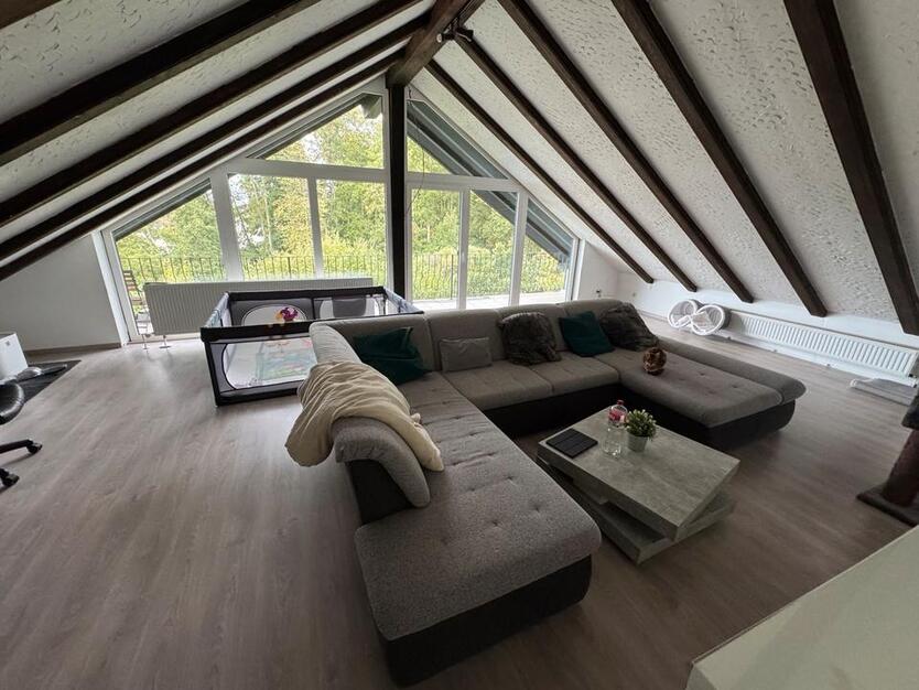 Helle, großzügige 4-Zimmer-Dachgeschoßwohnung in 63543 Neuberg