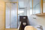Sofort bezugsfrei: 3-Zimmer-Wohnung mit Einbauküche im Zweifamilienhaus – Wohnraum mit Potenzial