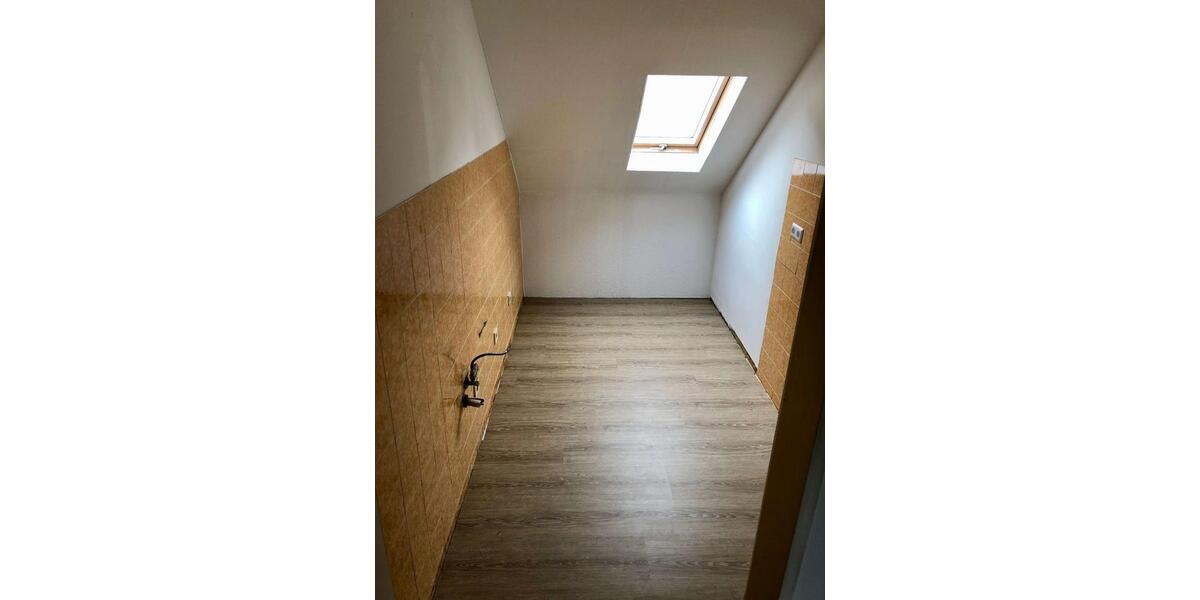 3 Zimmer DG Wohnung in Hof zu vermieten 3 zimmer