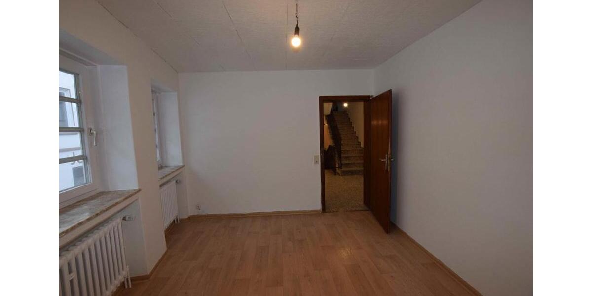 Erdgeschoßwohnung Hameln - 4 Zimmer, 145 m&sup2;, 1.015&euro; | Angebot:22598294