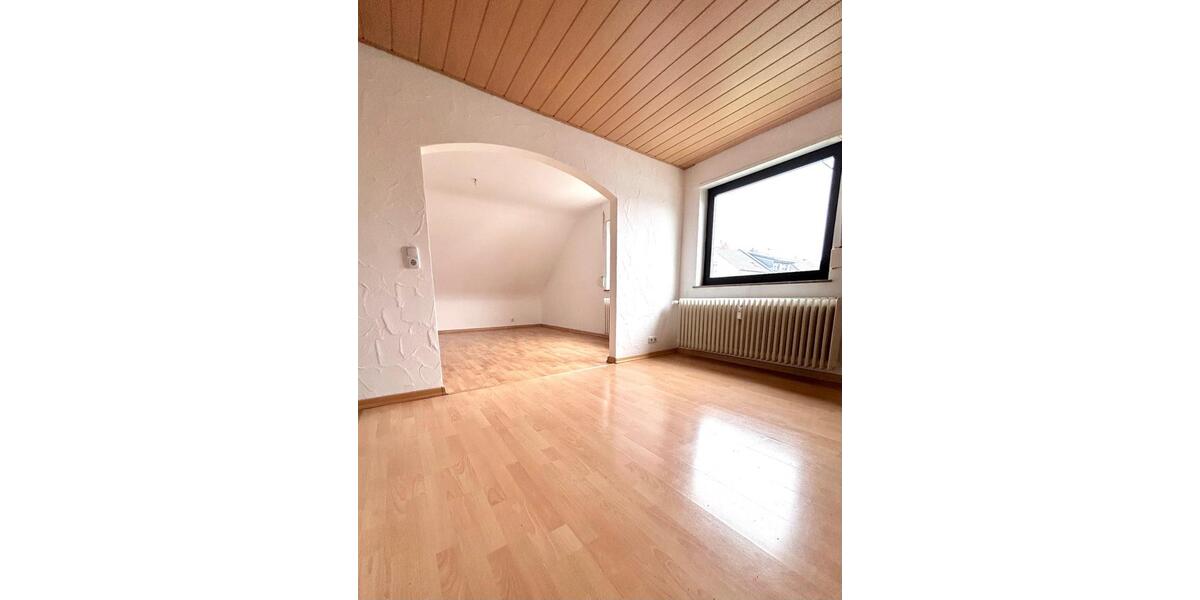 Dachgeschoßwohnung Saarbrücken Dudweiler - 3 Zimmer, 65 m&sup2;, 700&euro; | Angebot:25936035