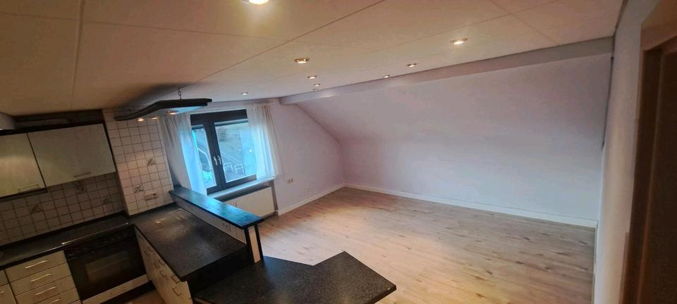Dachgeschoßwohnung Schiffweiler - 2 Zimmer, 85 m&sup2;, 650&euro; | Angebot:26545567
