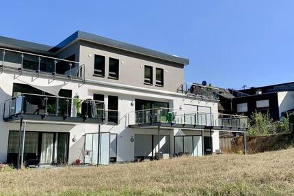 Hochwertige, moderne 3ZKB-Wohnung, Balkon, Einbauküche und Tiefgaragenstellplatz in Tawern, frei ab 15.12.2025, ideal für LUX-Pendler zimmer