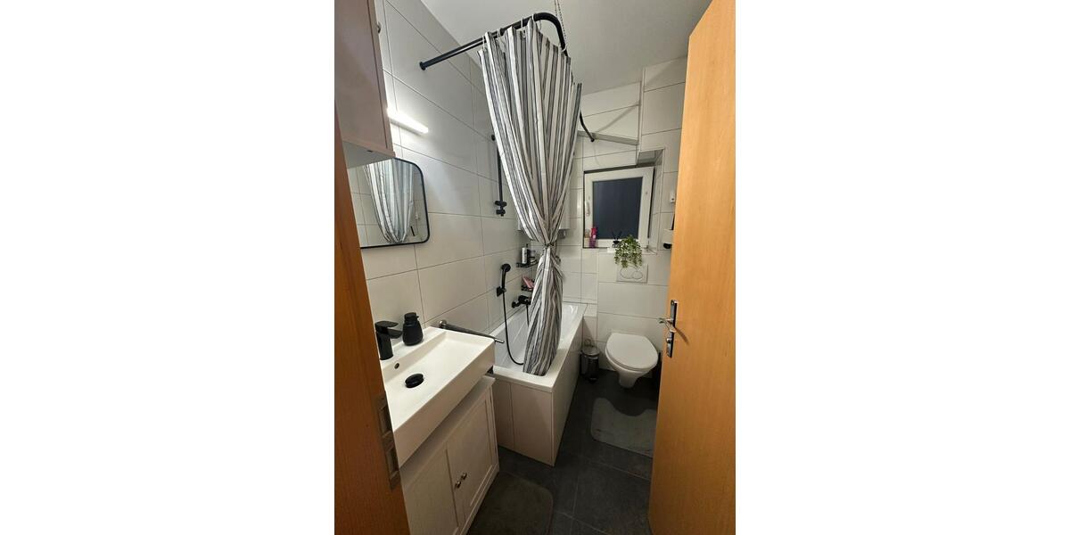 Erdgeschoßwohnung Stuttgart Zuffenhausen - 3 Zimmer, 63 m&sup2;, 1.100&euro; | Angebot:26045357