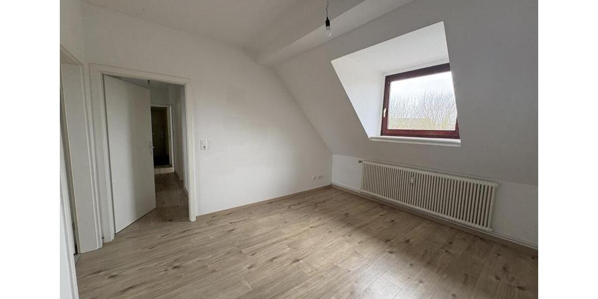 Dachgeschoßwohnung Bremerhaven Geestemünde - 3 Zimmer, 63 m&sup2;, 509&euro; | Angebot:25599781