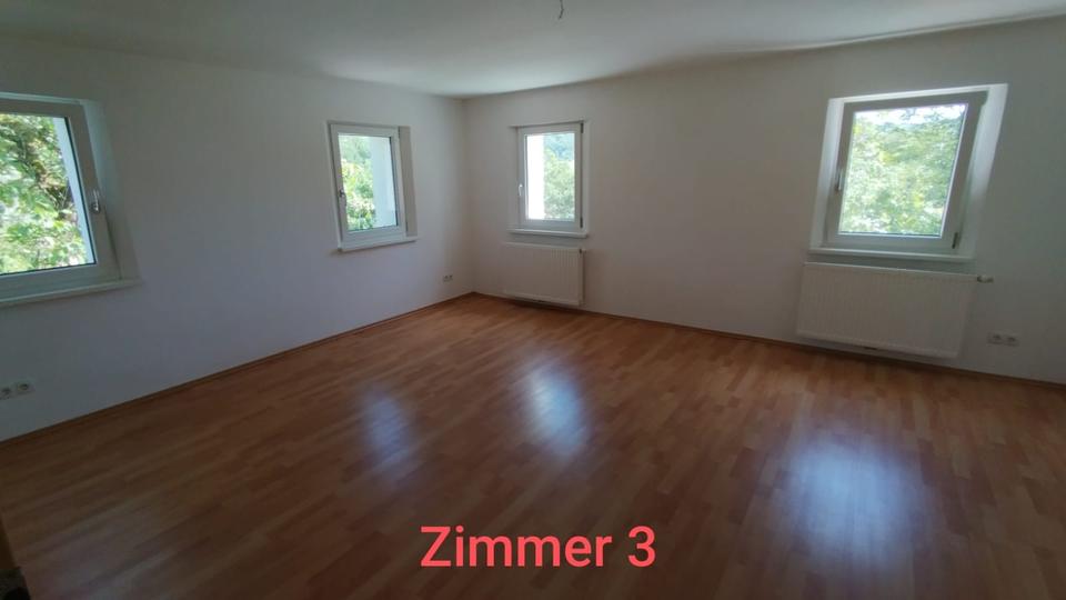 Etagenwohnung Offenhausen - 4 Zimmer, 120 m&sup2;, 1.380&euro; | Angebot:25614776