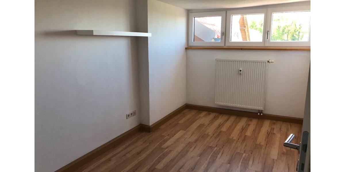 Dachgeschoßwohnung Deggendorf - 3.5 Zimmer, 95 m&sup2;, 815&euro; | Angebot:26381488