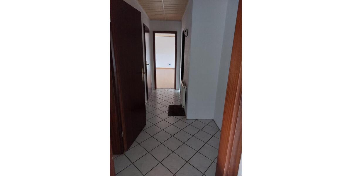 große 2-Zimmer-Dachgeschoßwohnung mit Balkon 1. Etage 2 zimmer