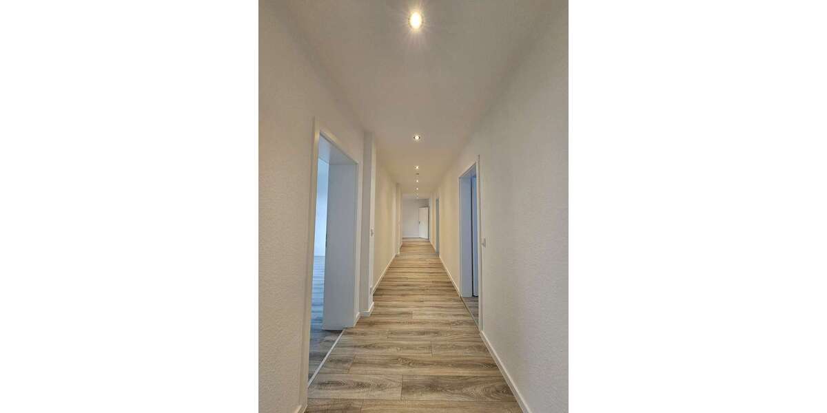 Wohnung zum Mieten in Zwickau 1.046 € 174.3 m² 5 zimmer