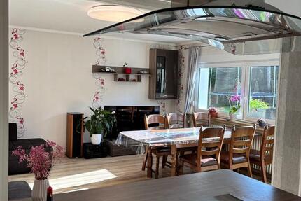 Helle und modern renovierte 3-ZKB Erdgeschosswohnung mit Terrasse 3 zimmer