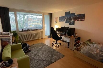 Neugründung-Chance! Großes Zimmer (ca. 22m²) in toller 3er WG mit 4 zimmer