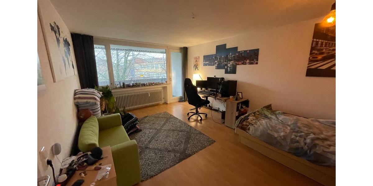 Neugründung-Chance! Großes Zimmer (ca. 22m²) in toller 3er WG mit 4 zimmer