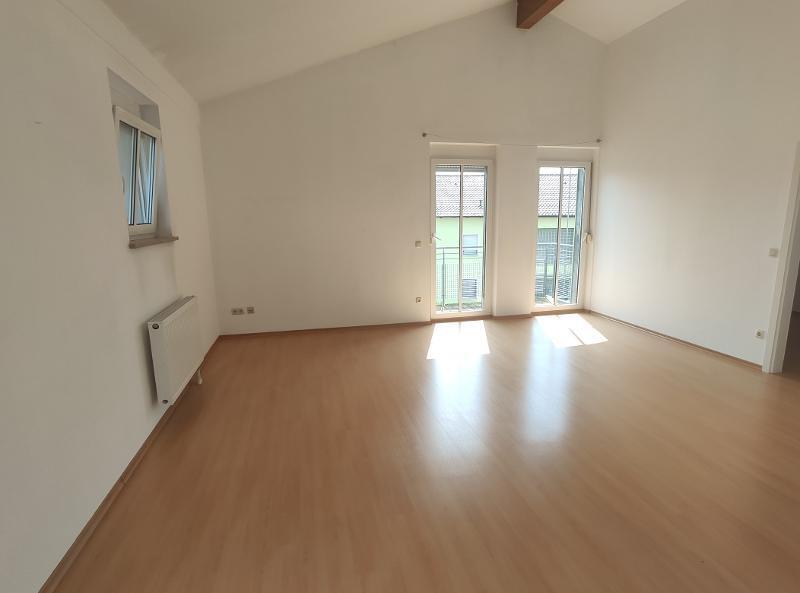 2 Zi. Wohnung mit LOGGIA und BALKON in Höchstadt SÜD