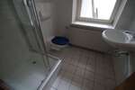 2-Zimmer-Whg im Erdgeschoß - separate Küche, Tageslichtbad mit Dusche, Laminat 2 zimmer
