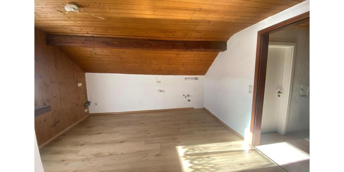 Dachgeschoßwohnung Deggendorf - 2 Zimmer, 48 m&sup2;, 360&euro; | Angebot:24660481