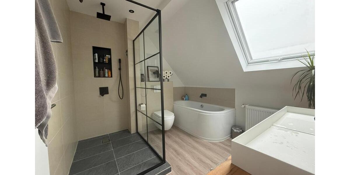 Doppelhaushälfte Leverkusen - 4 Zimmer, 135 m&sup2;, 2.350&euro; | Angebot:26041628