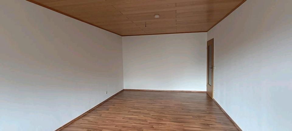 Etagenwohnung Oberkochen - 3 Zimmer, 77 m&sup2;, 1.100&euro; | Angebot:26247557