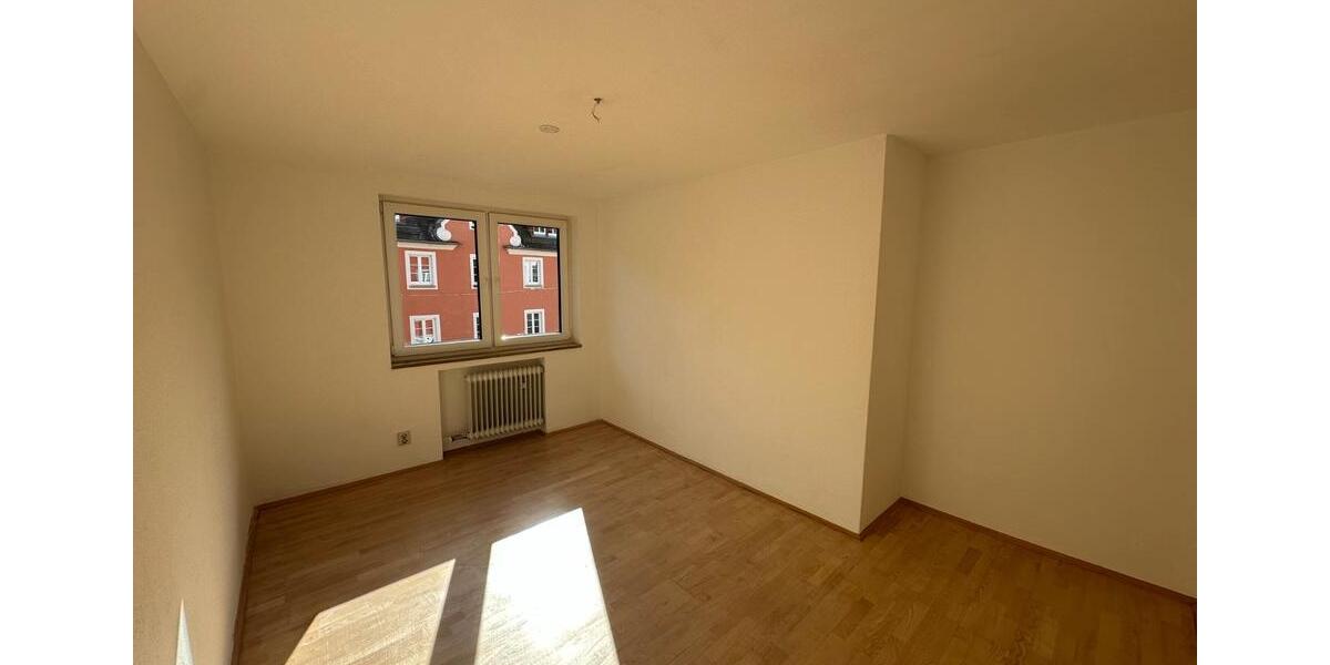 Etagenwohnung Ellwangen (Jagst) - 4 Zimmer, 107 m&sup2;, 1.050&euro; | Angebot:26600779